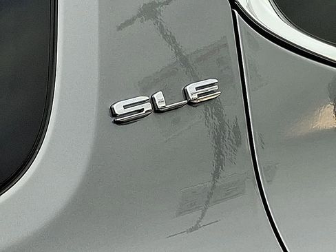 Used 2023 GMC Acadia SLE w/ Driver Convenience Package image 27