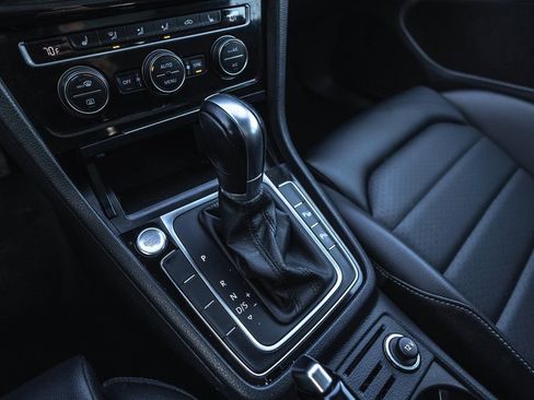 Used 2017 Volkswagen Golf SEL image 17