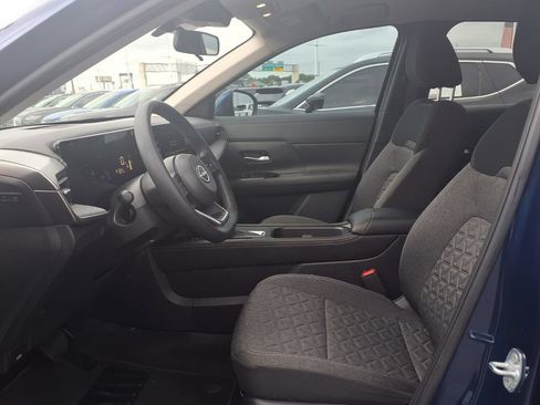 Used 2025 Nissan Kicks SV AWD/4WD image 16