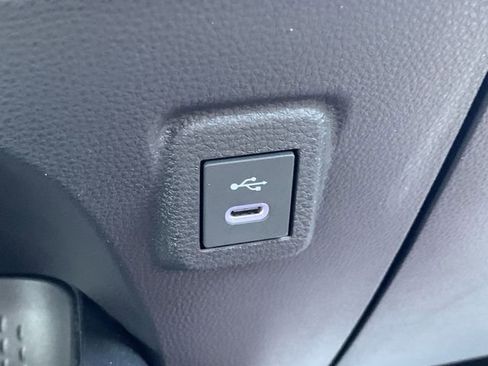 Used 2025 Toyota Corolla SE image 27