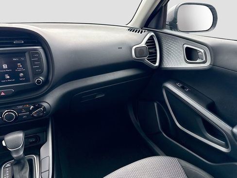Used 2025 Kia Soul LX w/ LX Technology Package image 18