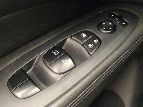 Used 2019 Nissan Pathfinder SV FWD image 27