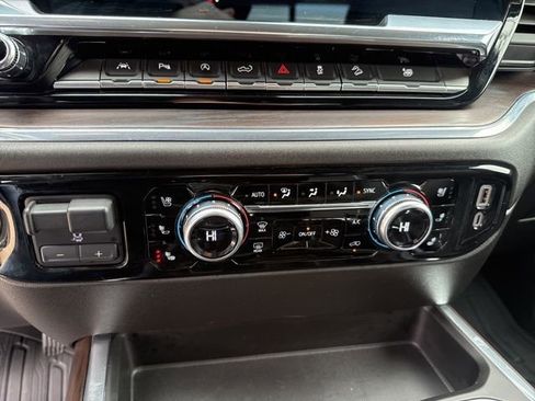 Used 2024 GMC Sierra 1500 SLT w/ SLT Premium Plus Package AWD/4WD image 28