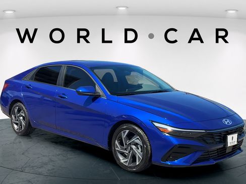 Certified 2025 Hyundai Elantra SEL FWD image 1