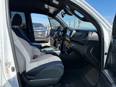 Used 2020 Toyota Tacoma TRD Sport image 21