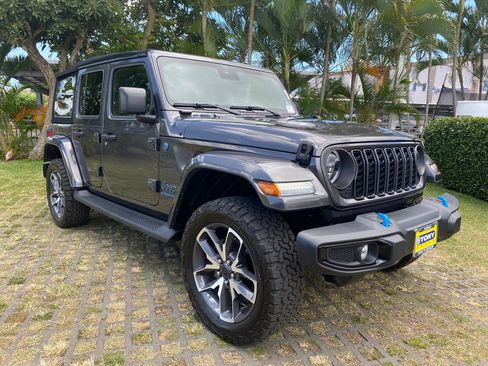 Used 2024 Jeep Wrangler Unlimited w/ LED Headlamp & Fog Lamp Group AWD/4WD image 1