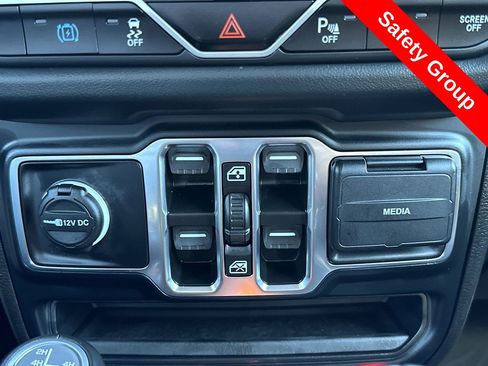 Used 2024 Jeep Wrangler Unlimited Sahara w/ Technology Group image 8