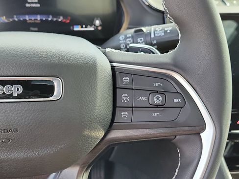 New 2026 Jeep Grand Cherokee Altitude AWD/4WD image 28