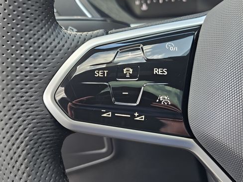 Certified 2024 Volkswagen Tiguan SE R-Line FWD image 24