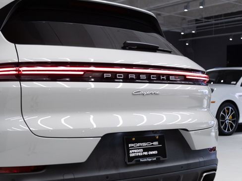 Certified 2025 Porsche Cayenne E-Hybrid AWD/4WD image 31