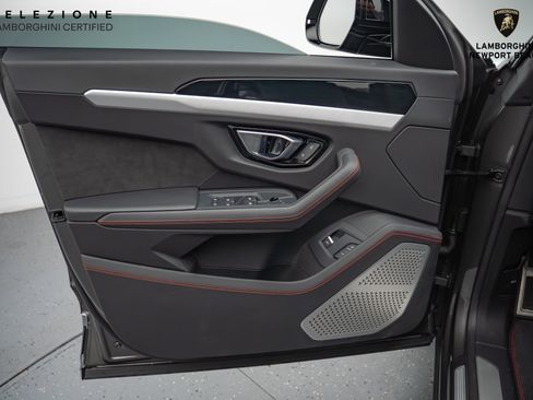 Used 2021 Lamborghini Urus image 34