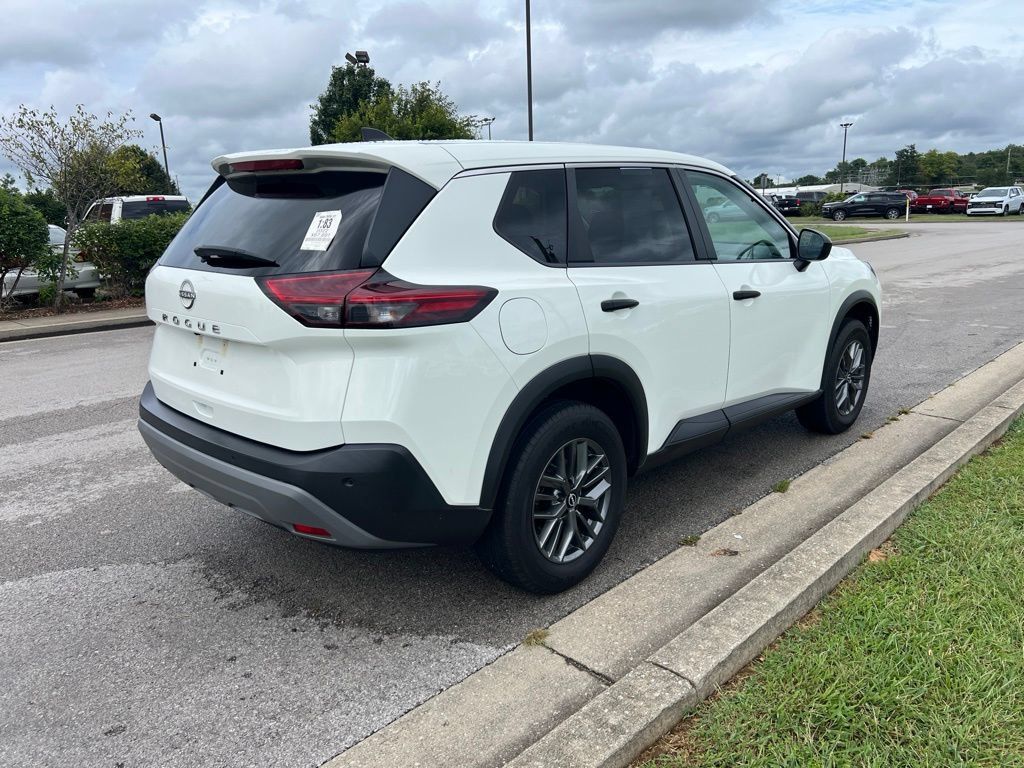 Used 2022 Nissan Rogue S FWD image 3
