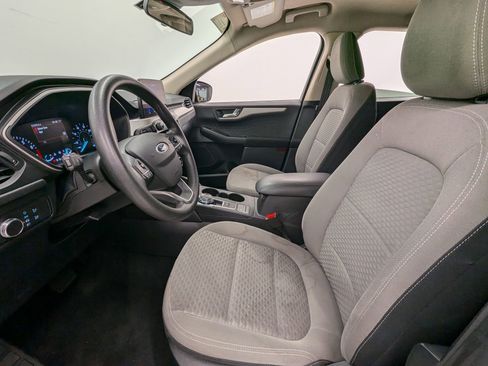 Used 2020 Ford Escape SE image 4