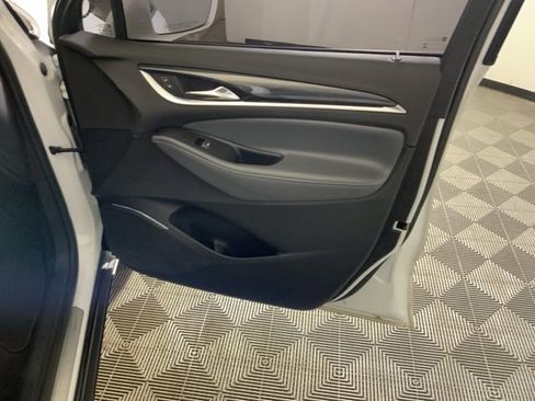 Used 2018 Buick Enclave Essence FWD image 33