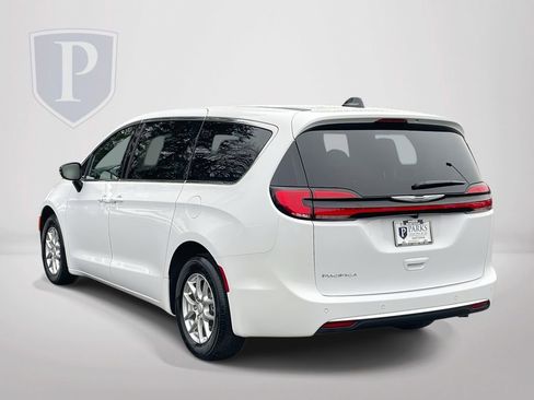 New 2026 Chrysler Pacifica Select image 6