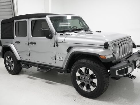 Used 2018 Jeep Wrangler Unlimited Sahara w/ LED Lighting Group image 3