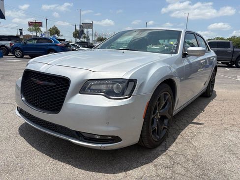 Used 2023 Chrysler 300 S RWD image 5