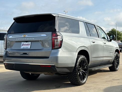 Used 2023 Chevrolet Suburban Premier image 8