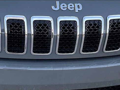 Used 2019 Jeep Cherokee Latitude Plus w/ Cold Weather Group image 30