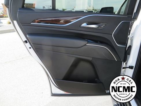 Used 2023 Cadillac Escalade Premium Luxury AWD/4WD image 40