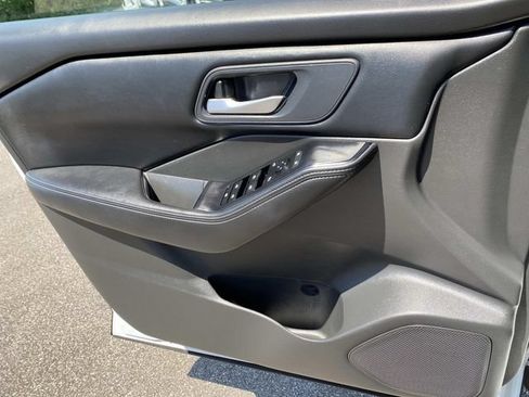 Used 2024 Nissan Rogue SV FWD image 18