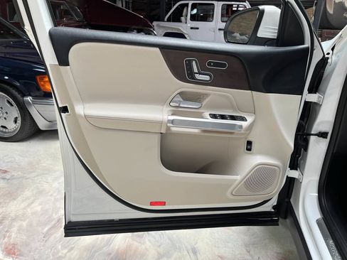 Used 2020 Mercedes-Benz GLB 250 4MATIC w/ Premium Package image 26