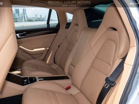 Used 2019 Porsche Panamera RWD image 8