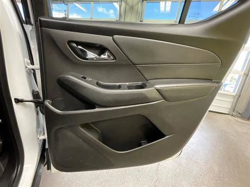 Used 2021 Chevrolet Traverse LS image 20
