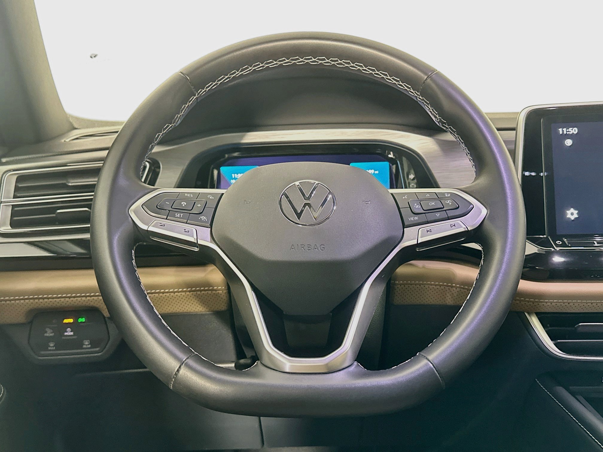 Used 2025 Volkswagen Atlas Cross Sport SE FWD image 18