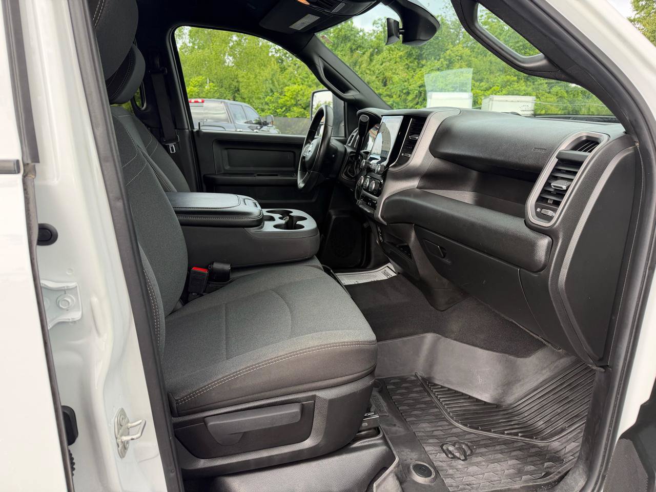 Used 2024 RAM 2500 Tradesman w/ Chrome Appearance Group AWD/4WD image 11