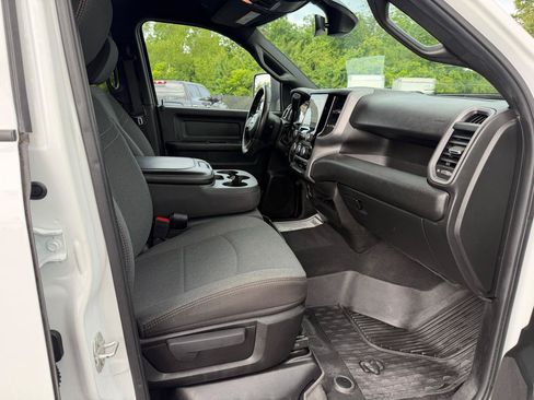 Used 2024 RAM 2500 Tradesman w/ Chrome Appearance Group AWD/4WD image 11