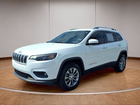 Used 2019 Jeep Cherokee Latitude Plus w/ Comfort/Convenience Group AWD/4WD image 3