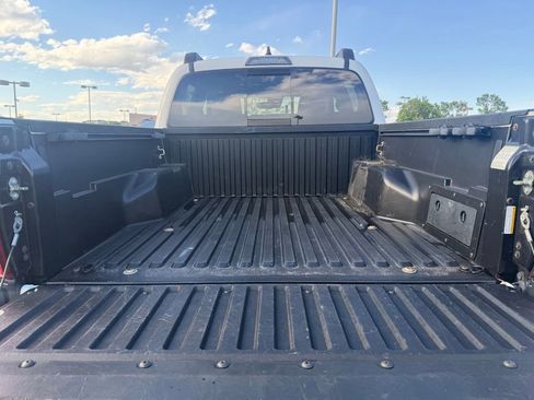 Used 2020 Toyota Tacoma SR5 AWD/4WD image 24