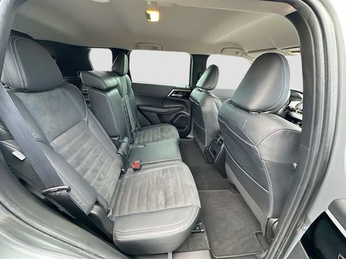 Used 2023 Mitsubishi Outlander SE FWD image 28