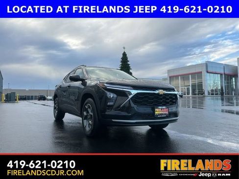 Used 2025 Chevrolet Trax LT w/ LT Convenience Package image 1