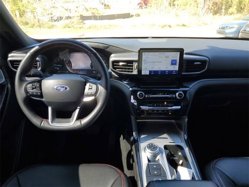 Used 2023 Ford Explorer ST-Line image 15