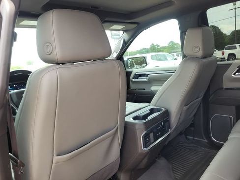 Used 2022 Chevrolet Silverado 1500 LTZ w/ LTZ Convenience Package II AWD/4WD image 34