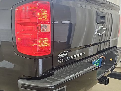 Used 2017 Chevrolet Silverado 1500 Custom w/ Custom Convenience Package AWD/4WD image 38