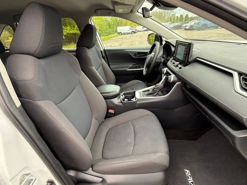 Used 2019 Toyota RAV4 LE w/ Carpet Mat Package FWD image 20