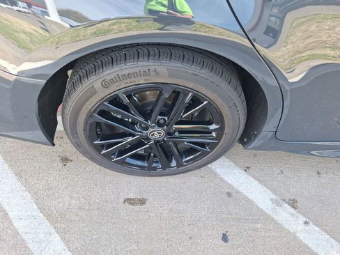 Used 2025 Toyota Camry SE image 11