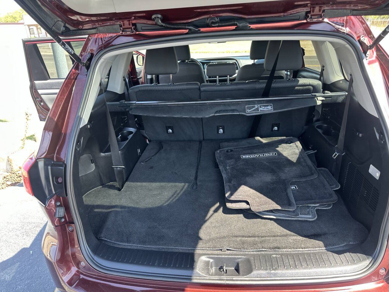 Used 2019 Toyota Highlander LE FWD image 16