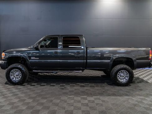 Used 2004 GMC Sierra 3500 SLT w/ Heavy-Duty Power Package AWD/4WD image 3