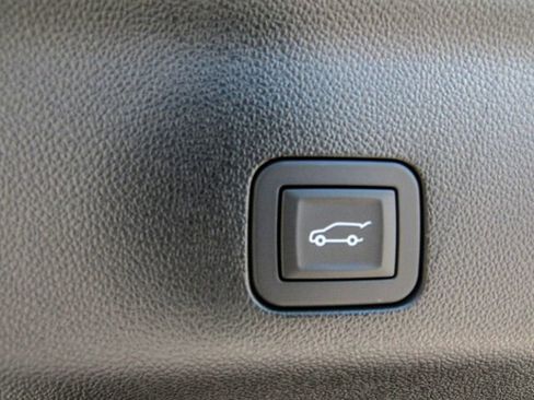 New 2026 Chevrolet Suburban Premier image 12