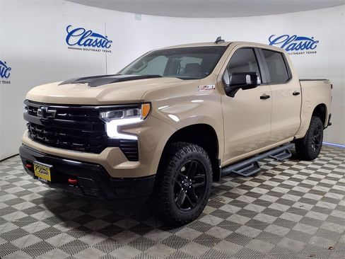 Used 2022 Chevrolet Silverado 1500 LT Trail Boss w/ LT Trail Boss Premium Package image 3