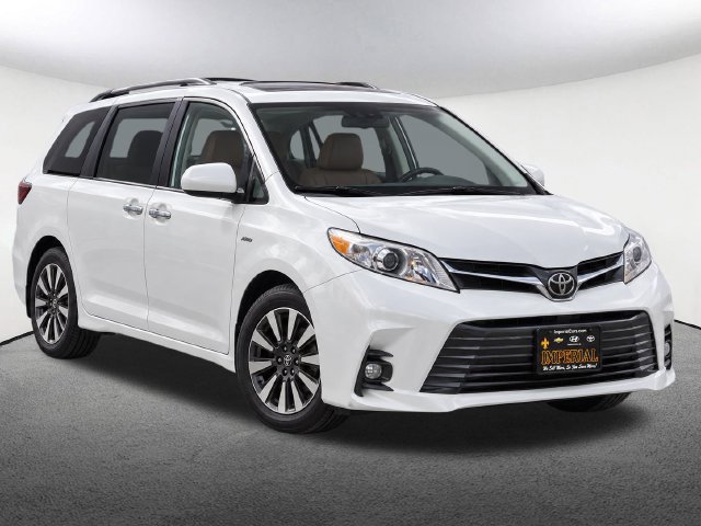 Used 2020 Toyota Sienna XLE w/ XLE Navigation Package AWD/4WD image 2