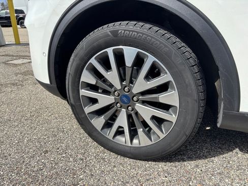 Used 2020 Ford Escape Titanium image 9