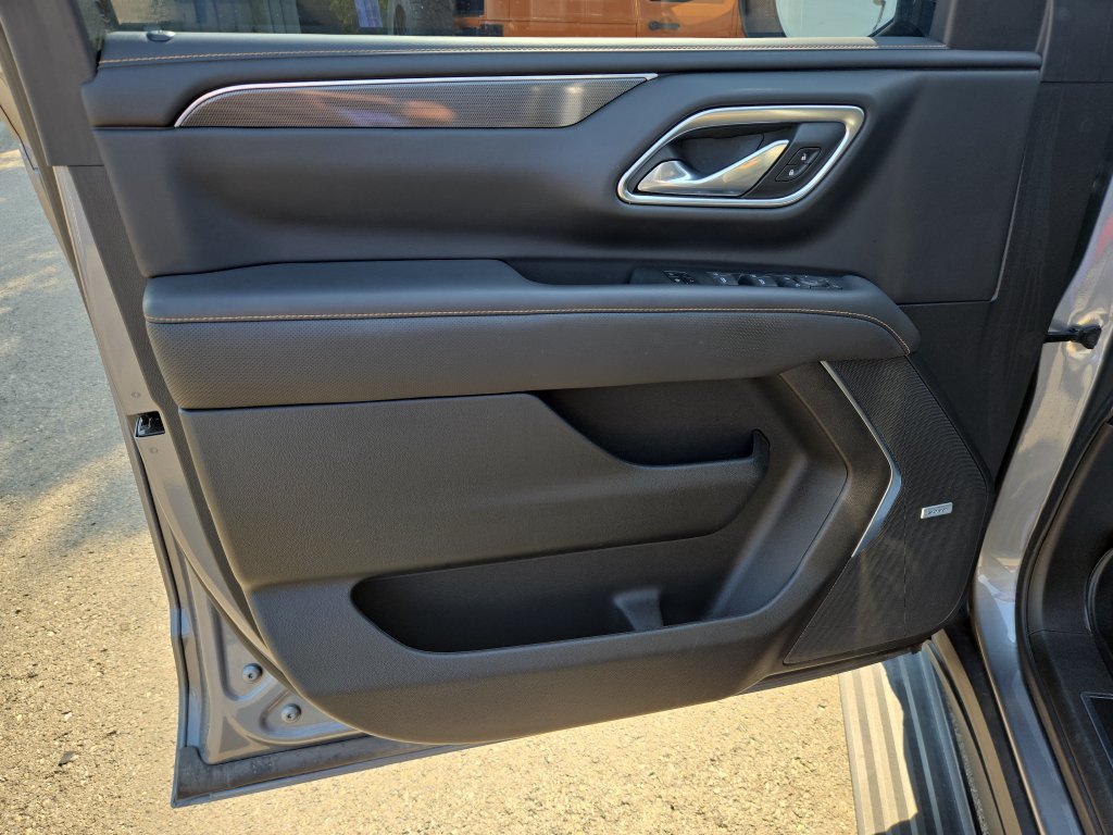 Used 2021 GMC Yukon AT4 w/ AT4 Premium Package AWD/4WD image 12