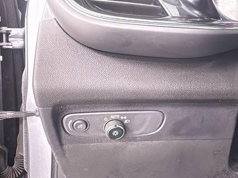 Used 2022 Buick Envision Essence w/ Safety Package image 34