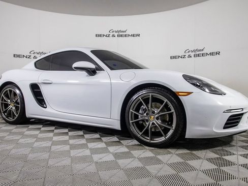 Used 2022 Porsche 718 Cayman RWD image 2