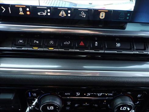 Used 2024 Chevrolet Silverado 1500 High Country w/ High Country Premium Package AWD/4WD image 18